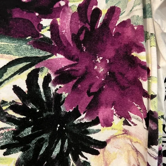 Pair of LuLaRoe v neck t shirts with longer hems. Floral and scroll - Picture 2 of 6